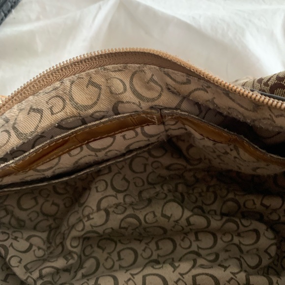 Guess purse - Picture 2 of 5